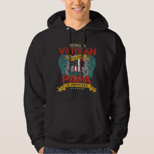 Een veteraan zijn is een eer om een Papa te zijn i Hoodie