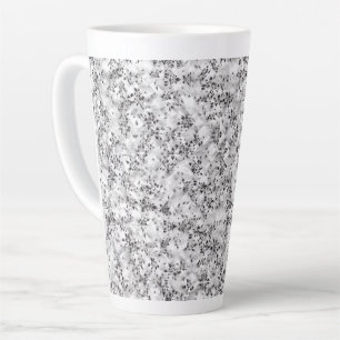 Een visueel opvallende witte en zwarte pattereerde latte mok