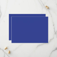 Een vliegtuig dat in de lucht vliegt