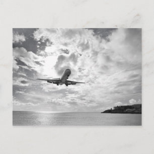 Een vliegtuig komt binnen voor een landing op Prin Briefkaart