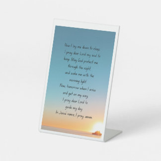 Een voetstuk voor het slapengaan. reclamebord met voetstuk