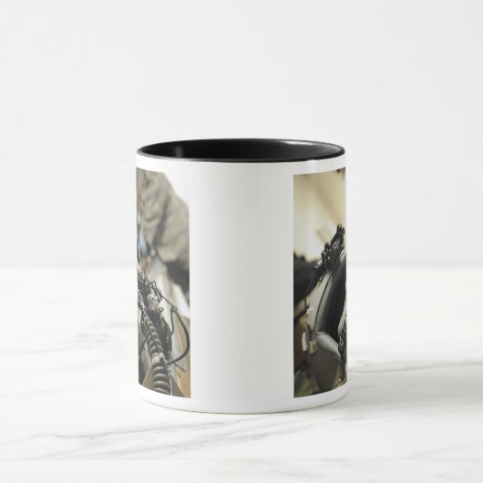 Een volledig gemonteerde stuurhutbemanningshelm mok (Midden)