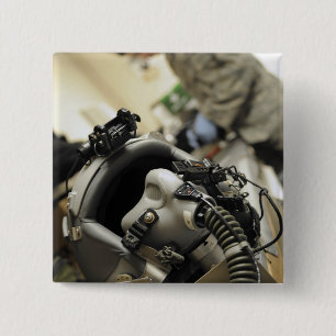 Een volledig gemonteerde stuurhutbemanningshelm vierkante button 5,1 cm