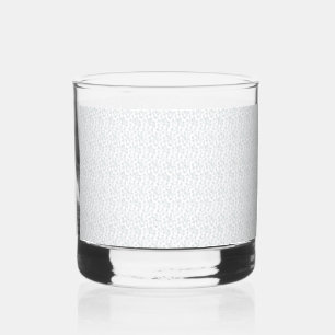 Een volledig wit, karakterloos oppervlak vult de whisky glas