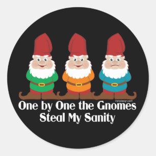 Eén voor één de gnomen ronde sticker