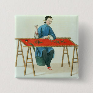 Een vrouw die borduurt, bord 41 van 'The Costume o Vierkante Button 5,1 Cm