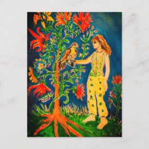 Een vrouw die naast een fantasieboom staat briefkaart