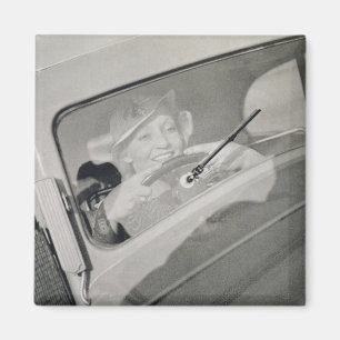 Een vrouw die rijdt, c.1930s (fotogravure) magneet