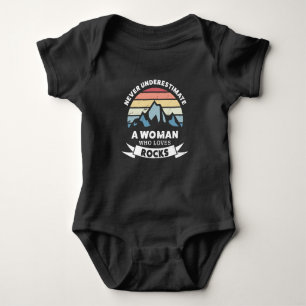 Een vrouw die van Rocks Geology Gift houdt Romper