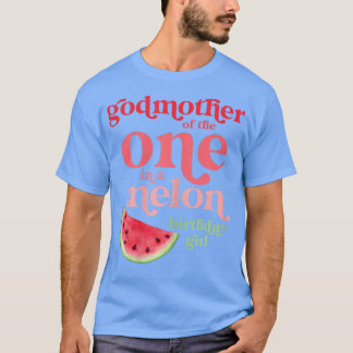 Een vrouw in een Melon Birthday Girl W T-shirt