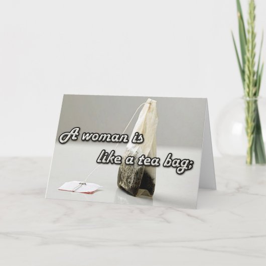 "Een vrouw is als een theezakje." Aangepaste offer Kaart (Voorkant)