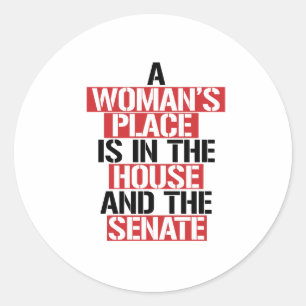 Een vrouw is thuis en de senaat ronde sticker