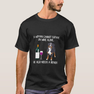 Een vrouw kan niet alleen op wijn overleven, maar  t-shirt