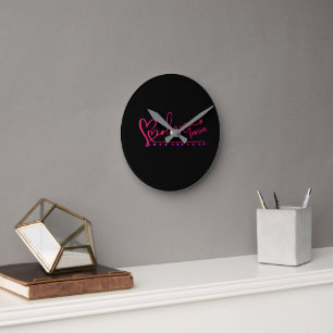 Een wandklok ronde klok