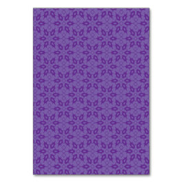 Een wit inpakpapier met een herhalend patroon van kaart