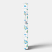 Een witte achtergrond met blauwe bloemen en groene Case-Mate iPhone case (Achterkant / Links)