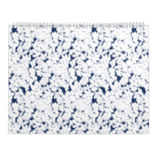 Een witte en blauwe achtergrond met een patroon kalender
