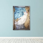 Een witte kat die in een wasmand slaapt, canvas afdruk (Insitu (Houten vloer))