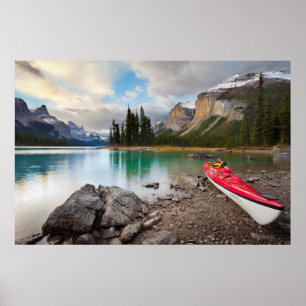 Een zee kayak aan de kust van Spirit Poster