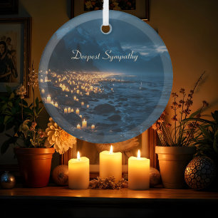 Een zee van kaarslicht op het strand, condoleance  glas ornament