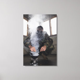 Een zee vult de gaskamer met meer CS-gas Canvas Afdruk