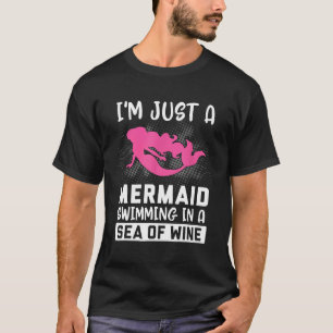 Een zeemeermin zwemt in een Zee van Wine Funny GIF T-shirt