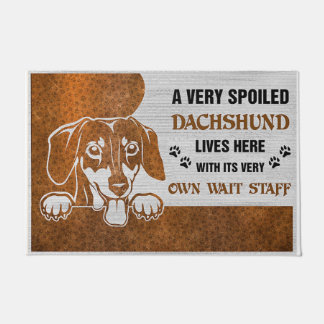 Een zeer bedekte Dachshund woont hier Deurmat