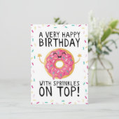 Een zeer gelukkige verjaardag met sproeiers op de feestdagenkaart (Staand voorkant)