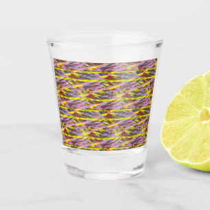 Een zeer kleurrijk patroon met veel verschillende  shot glas