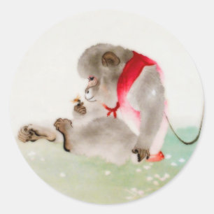 Een zittende aap die een insect observeert ronde sticker