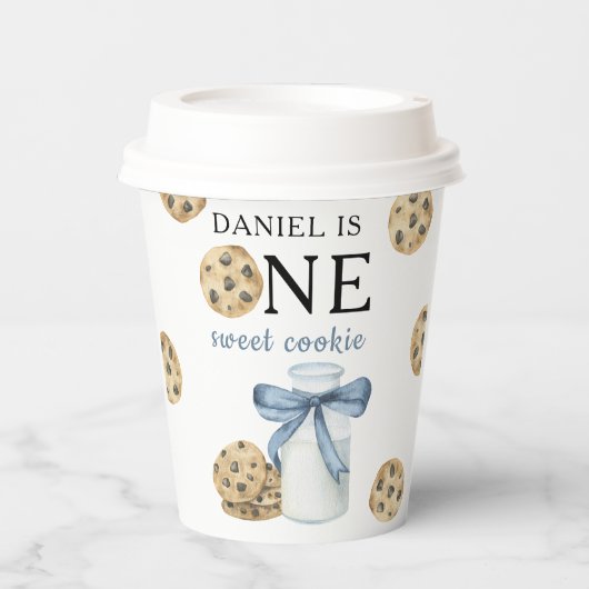 Een zoete koekje en melk eerste verjaardag papieren bekers (Voorkant)