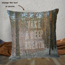 Een zonnige winterdag in het dennenbos kussen