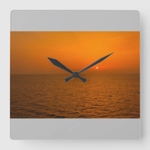 Een zonsondergang op zee op wandklok vierkante klok