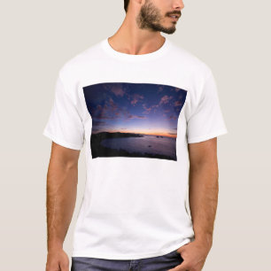 Een zonsondergang over de oceaan in Costa Rica T-shirt
