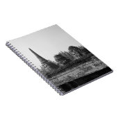 Een zwart-wit afbeelding van een oude tempel. notitieboek (Rechterzijde)