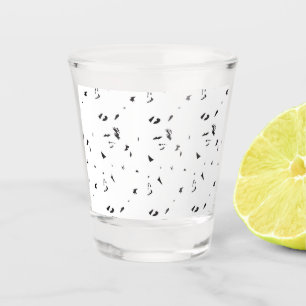 Een zwart-wit foto van een zwerm vogels shot glas