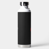 Een zwarte en rode logo met een persoon in het mid waterfles (Links)