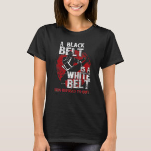 Een zwarte gordel is een witte gordel die weigert t-shirt
