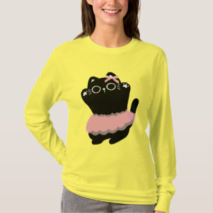 "Een zwarte kat komt tot leven in een dansrok." T-shirt