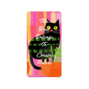 Een zwarte kat met kamerplanten waar dit boek toe  etiket