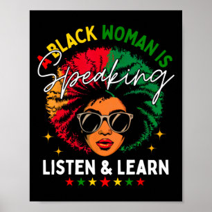 Een zwarte vrouw spreekt, luistert en leert voor v poster
