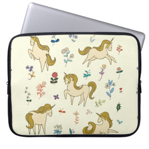 eenhoorn in de bosbloemen kleurillustratie laptop sleeve