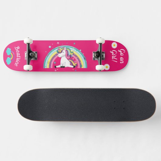 Eenhoorn op skateboard met gepersonaliseerde bijsc (Horizontaal)