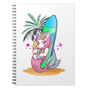Eenhorn met surfplank op het strand notitieboek