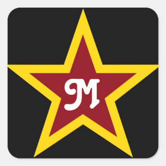 Eenvoudig aangepast rood- en geel Star-monogram op Vierkante Sticker