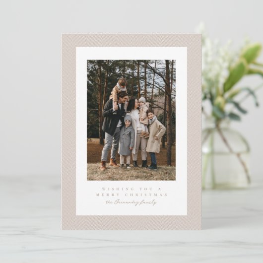 Eenvoudig beige lijst twee foto neutrale kerst feestdagenkaart (Staand voorkant)