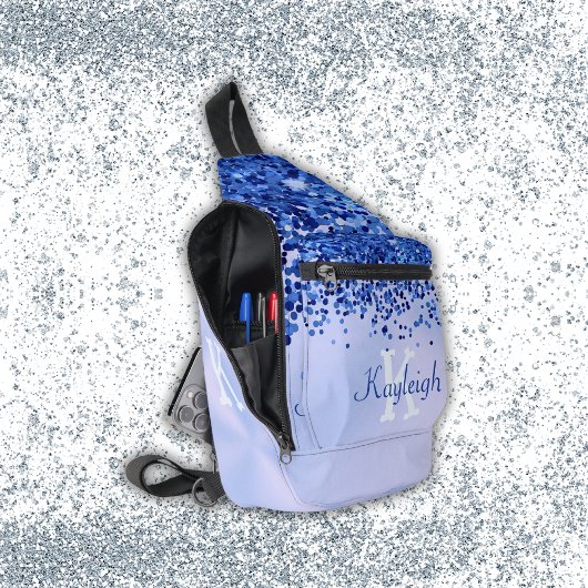 Eenvoudig blauw geborsteld metaal en glitter monog sling bag