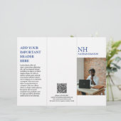 Eenvoudig blauw monogram moderne brochure (Staand voorkant)