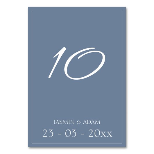 Eenvoudig Dusty Blue Script Trouwtafelnummer Kaart (Voorkant)