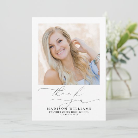 Eenvoudig Elegant Script 3 Foto Afstuderen Bedankkaart (Staand voorkant)